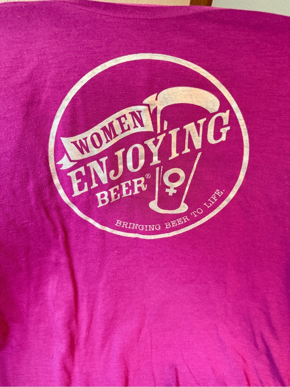 ALO Yoga Magenta “Women Enjoying Beer” Graphic Short Sleeve Tee XL NWOT